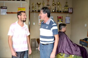 Barbeiro sente ligeira queda